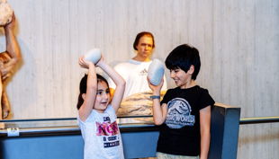 steinzeit olympiade kinder in steinzeitwerkstatt