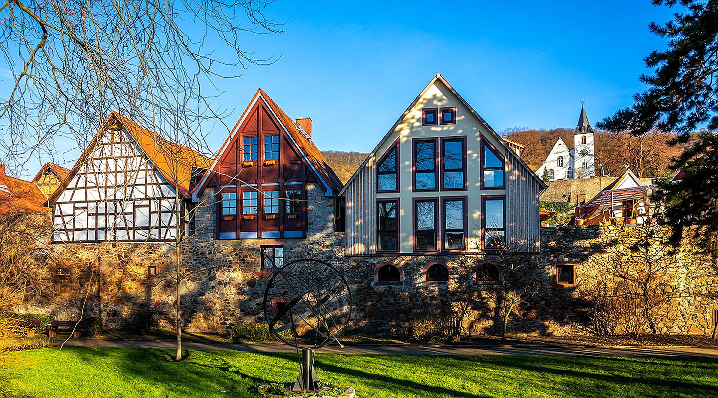  Bensheim
- Mit dem Fachwissen der Immobilienmakler von der Hessischen Bergstraße verkaufen SieIhre Villa, Ihr Haus oder Ihre Wohnung zu idealen Konditionen.