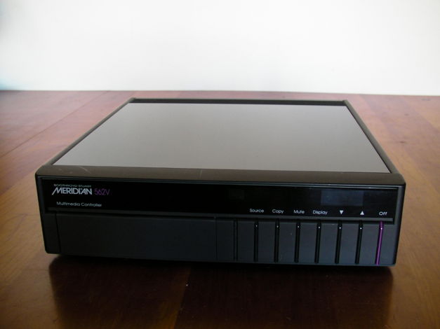 Meridian Audio 562V Multimedia Controller (front view)