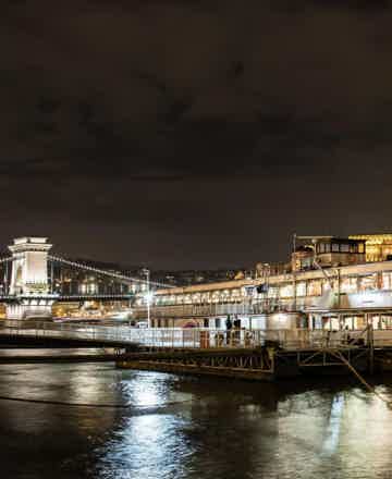Discover the city and six bridges of Budapest