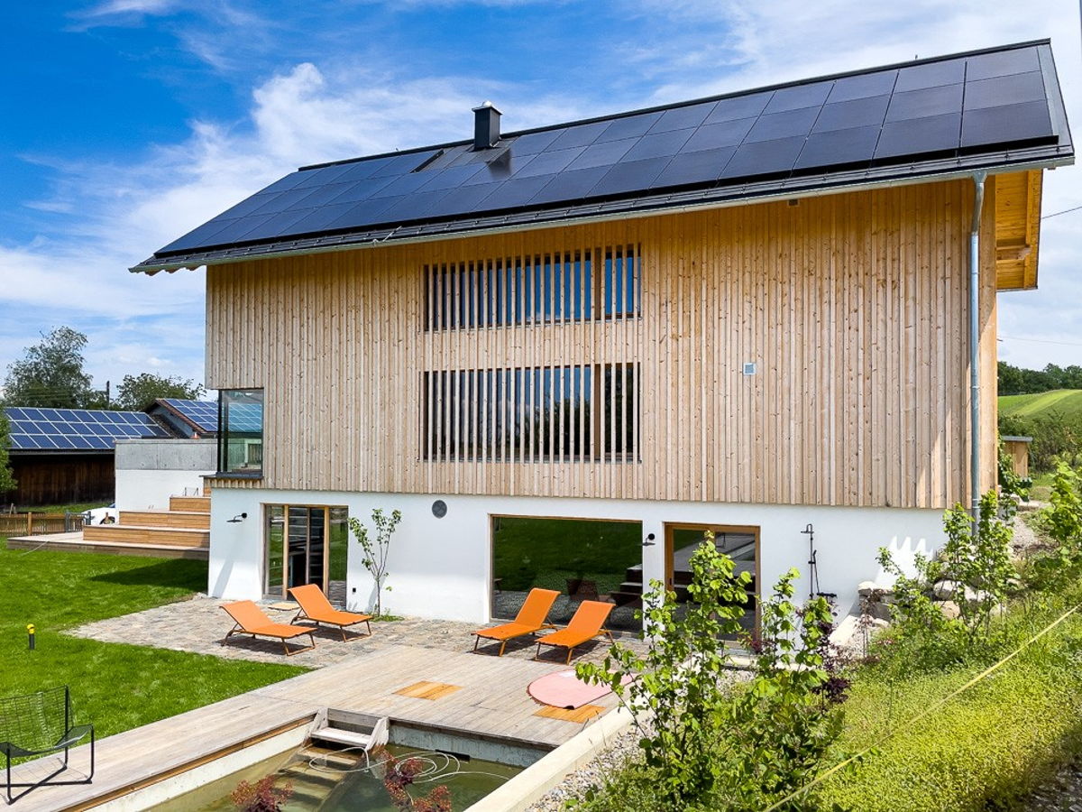 Foto Objekt Ebenrieder Rückseite mit PV-Anlage