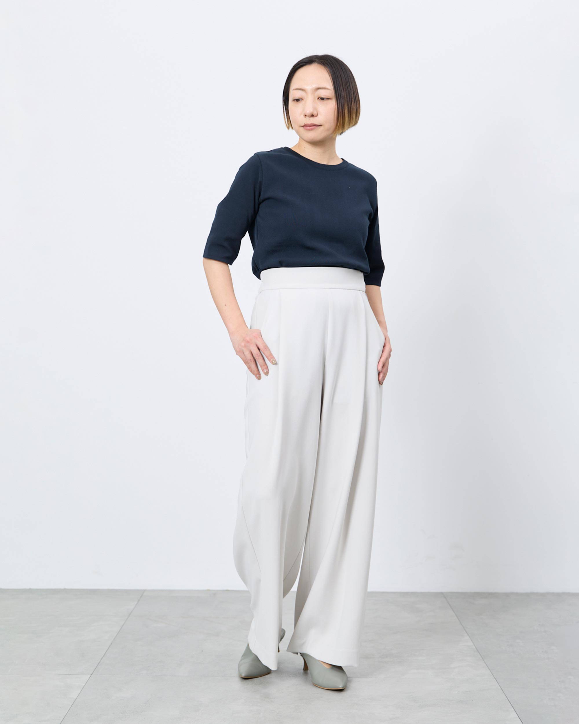 【新品】タックパンツ　SOEJU Sサイズ　ホワイト タックパンツ - SOÉJU online store｜上質な大人の女性のための