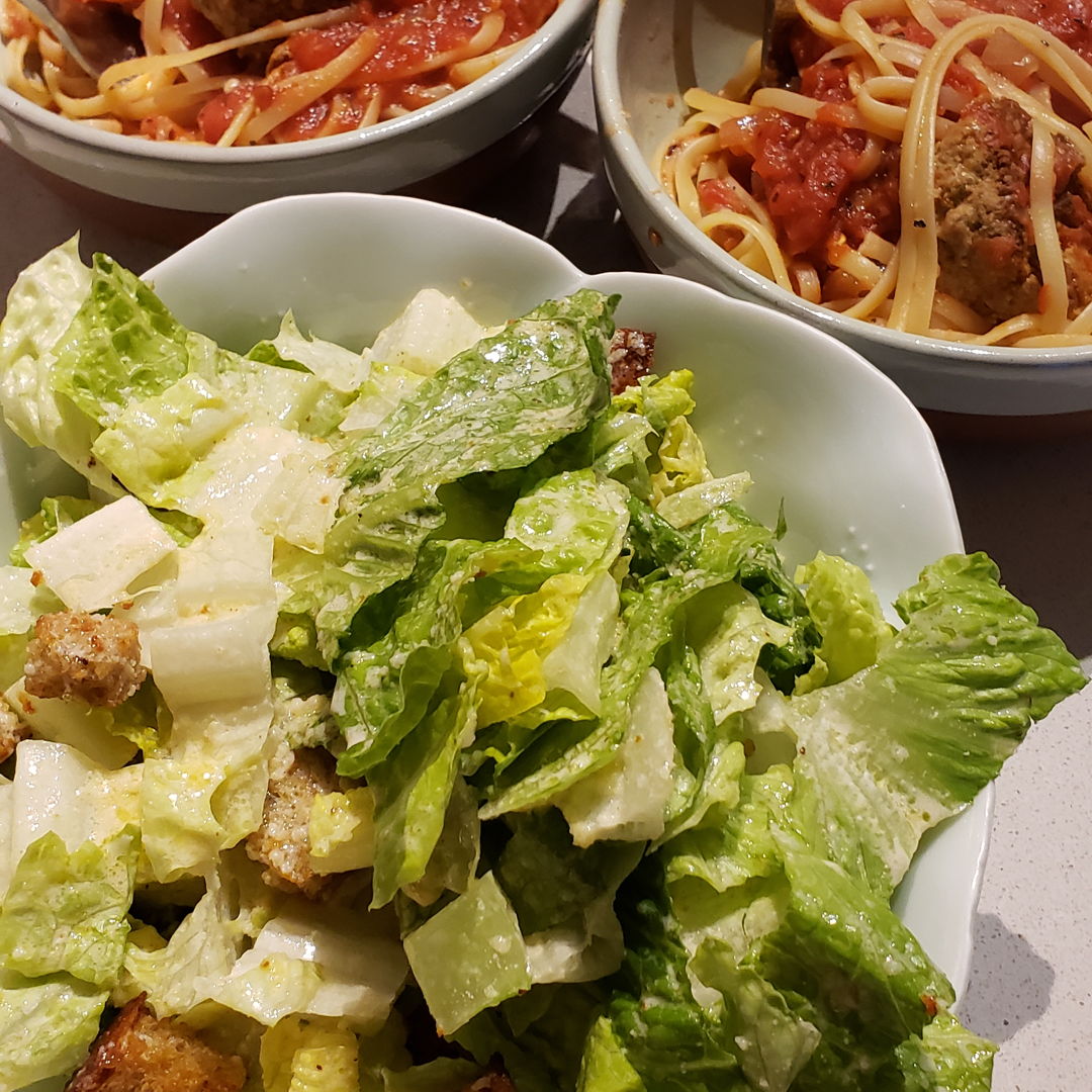 Spaghetti and meatballs
With caesar salad and homemade croutons