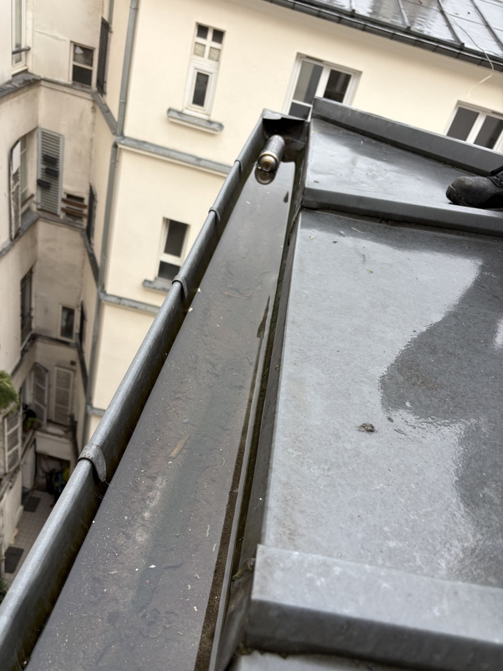 Clichy : Quand une gouttière menace l'intégrité d'un bâtiment