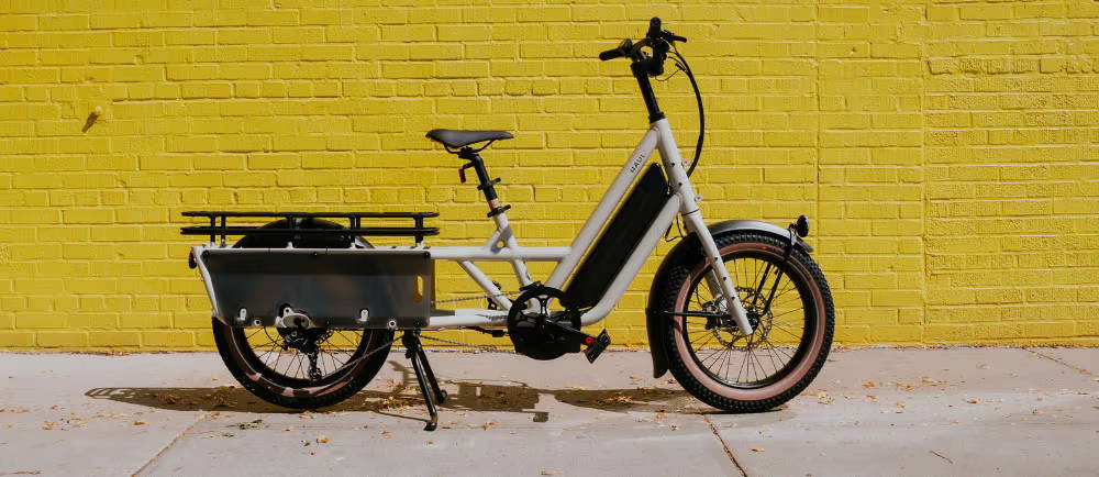 an urban e-Bike in front of a yellow wall