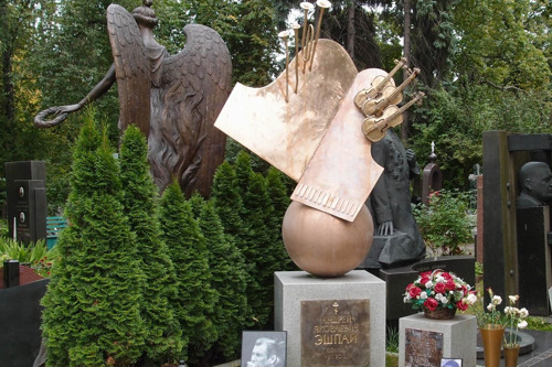 Новодевичье кладбище - покой великих.