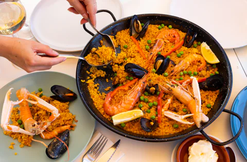 Barcelona: Private Evening Cruise with Dinner and Drinks