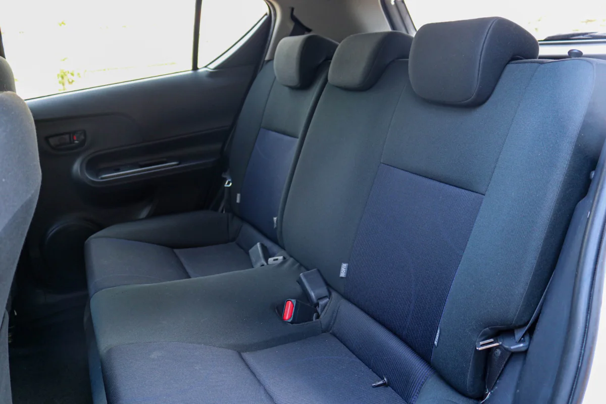 2016 Toyota Aqua Hybrid — Royal Max Motors — photo 7 of 14