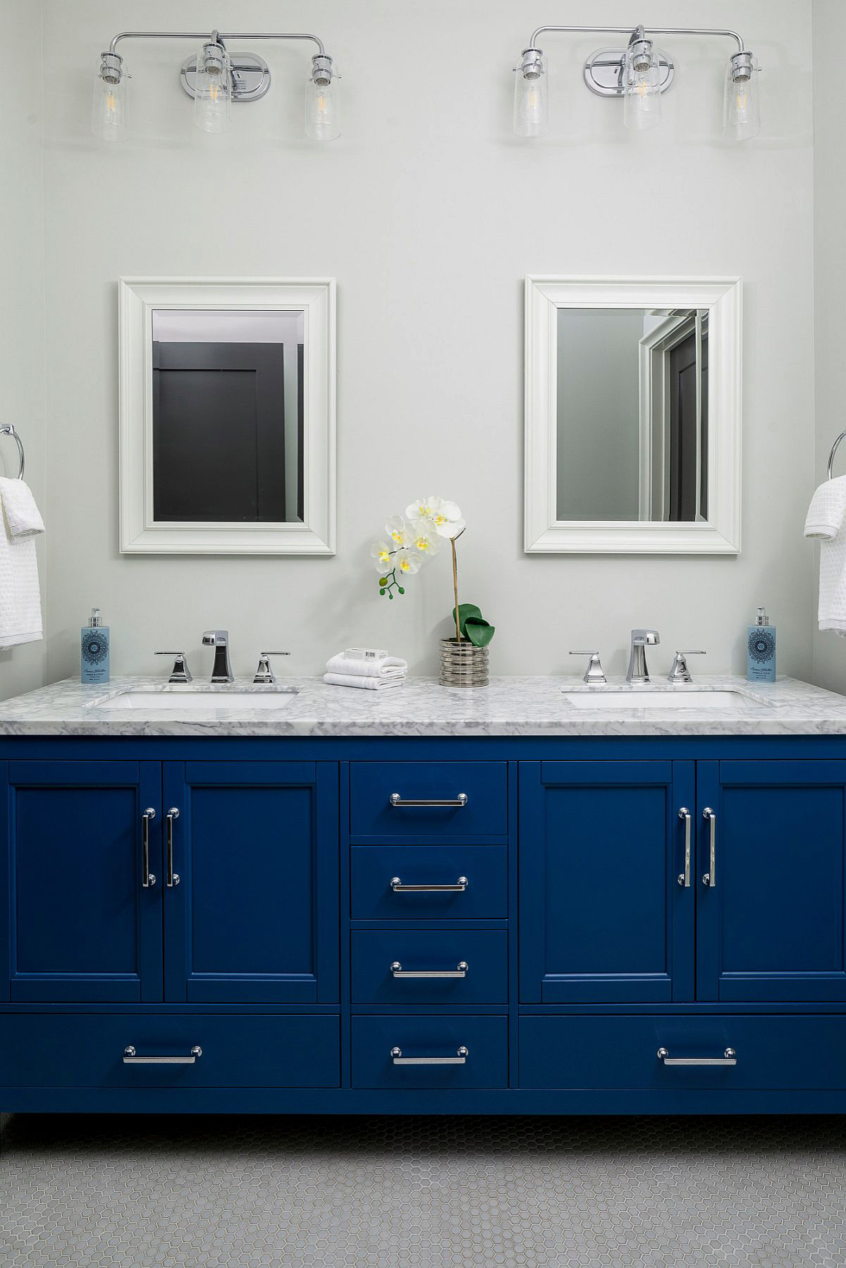classic-blue-bathroom