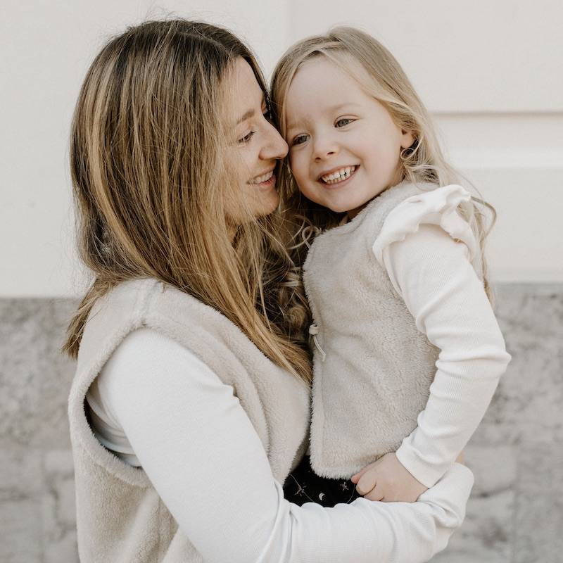 le gilet réversible beige unisexe fabriqué portugal clair blanc doux bébé enfant junior adulte matchy matchy famille suisse excellence qualité élégance cadeau indispensable must-have style qualité excellence premium marque swiss brand kids baby child