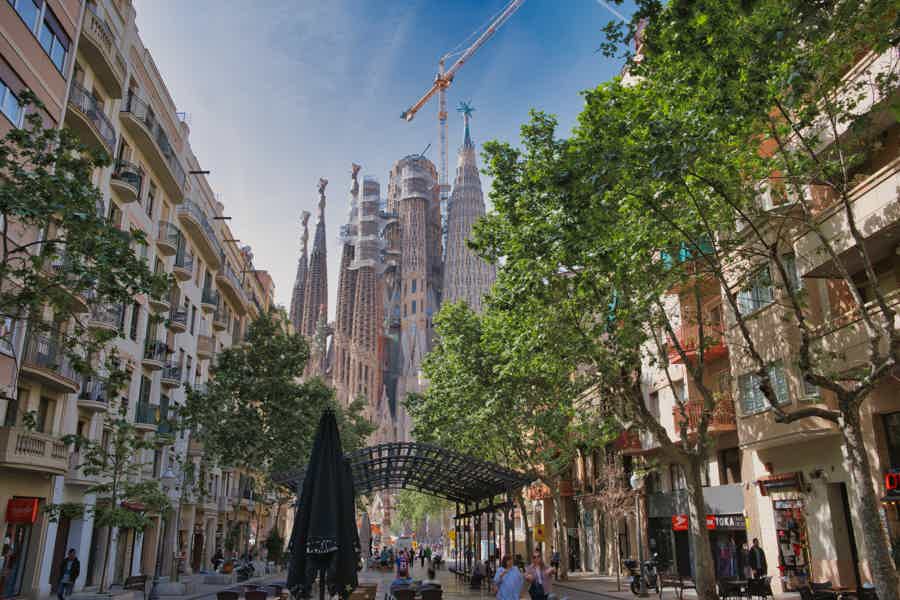 Fast Track La Sagrada Familia, La Pedrera & Park Güell Full-Day Trip - photo 4