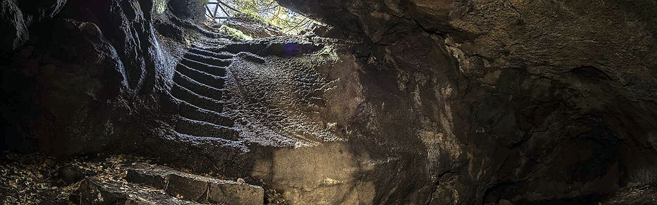  Taormina
- Le grotte dell'Etna