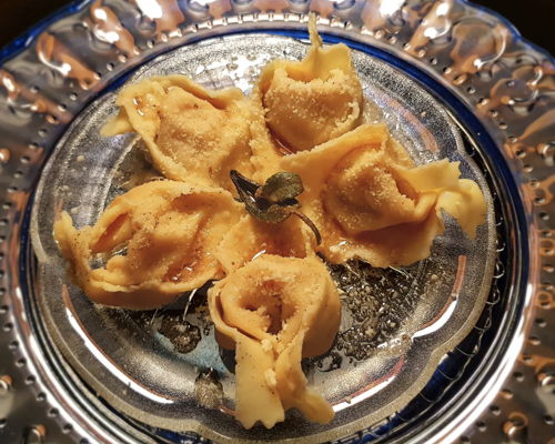 Corsi di cucina Mantova: Tortelli di zucca alla salvia e burro