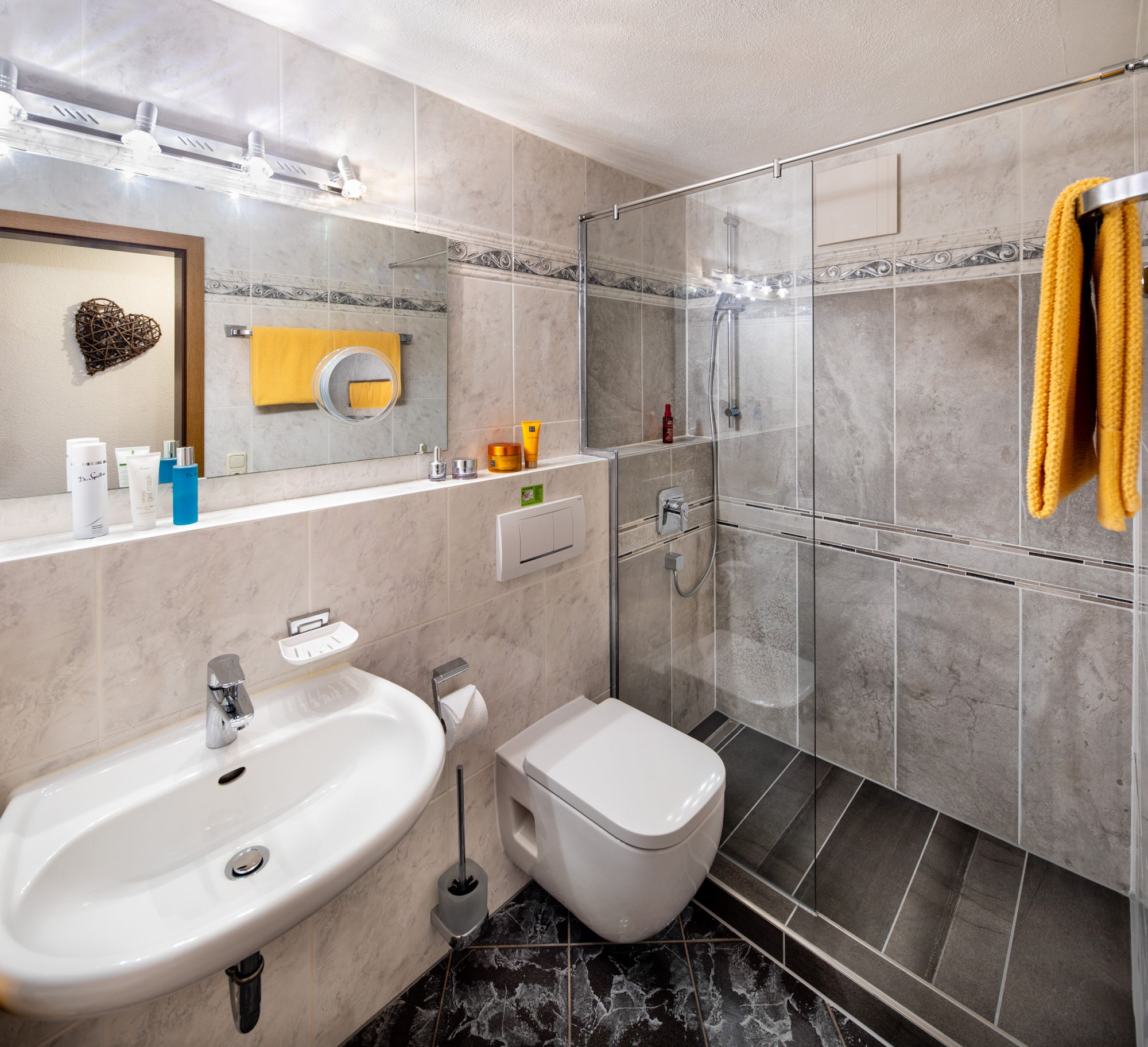 Ferienwohnung mit modernem Badezimmer für 2-4 Personen