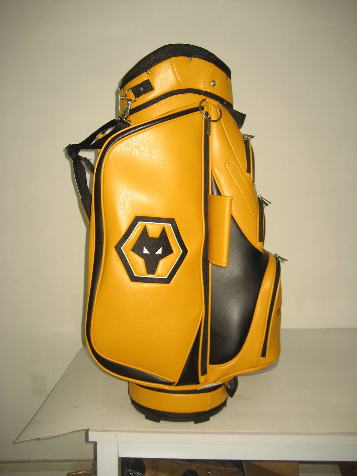 Customised football club golf bags by Golf Custom Bags 20