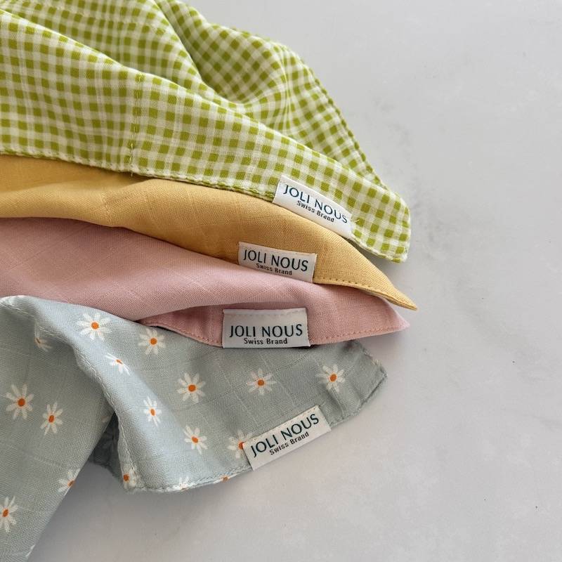 Lange XL et mini élégant de la marque suisse Joli Nous, un accessoire premium pour bébé, alliant design raffiné et qualité exceptionnelle