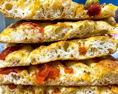 Cooking classes Bari: His majesty the focaccia barese