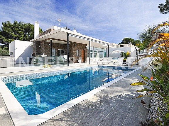  Torrevieja
- luxury-villa-with-pool-in-los-balcones.jpg