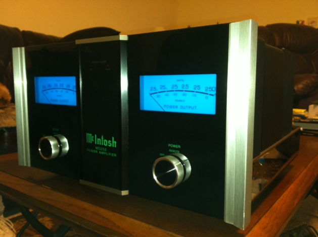 McIntosh MC252 Power Amplifier