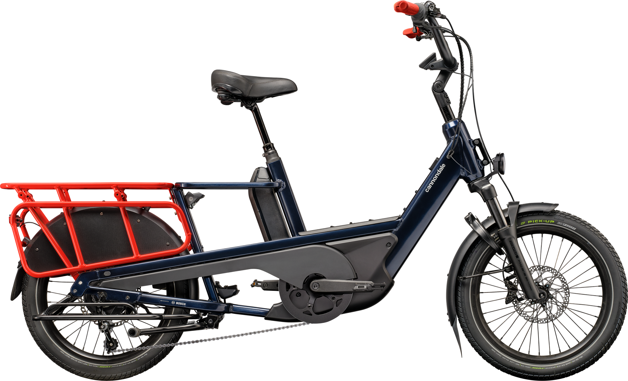 Cannondale Cargo Neo elektrische longtail e-bike met Bosch middenmotor, lage instap en rode achterdrager, zijaanzicht op zwarte achtergrond.