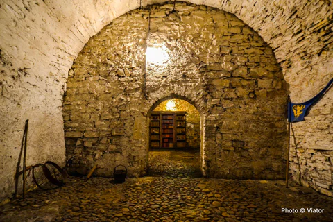Prague Old Town, Medieval Underground and Dungeon Historical Tour