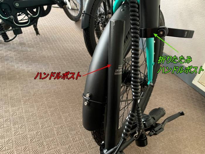 自転車でディキャンプする女性