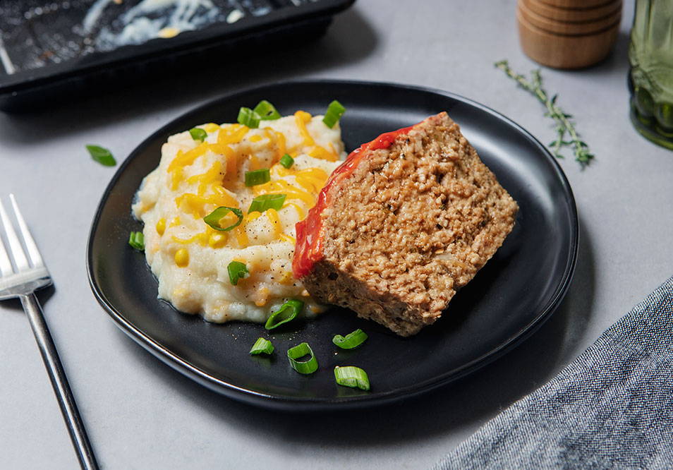 Organic Free-Range Turkey Meatloaf with Homestyle Cheesy Mashed Cauliflower and Corn