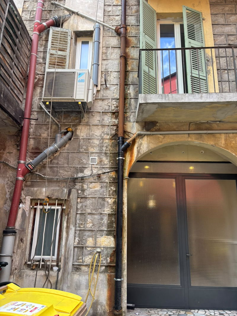 Remplacement complet d’une descente en façade à Nice à Nice