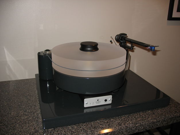 Pro-Ject RM-10 Turntable w/Free Speed Box