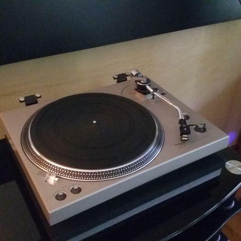 Technics SL-1400  Excellent Condition - Works perfectly!