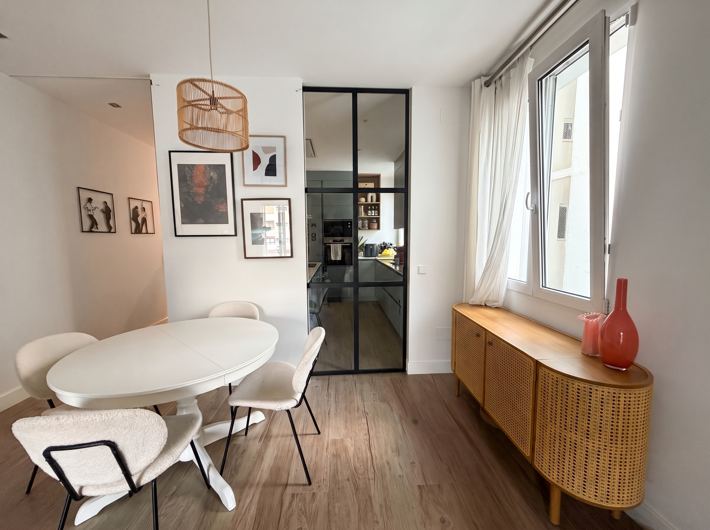 Spectacular renovated, quiet apartment with a small terrace in the heart of Almagro - Image 3