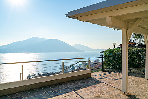  Iseo
- A dip in the blue: bright villa with panoramic view in Predore
