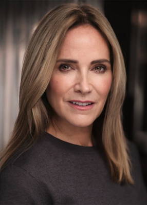 Jennifer  McKinley