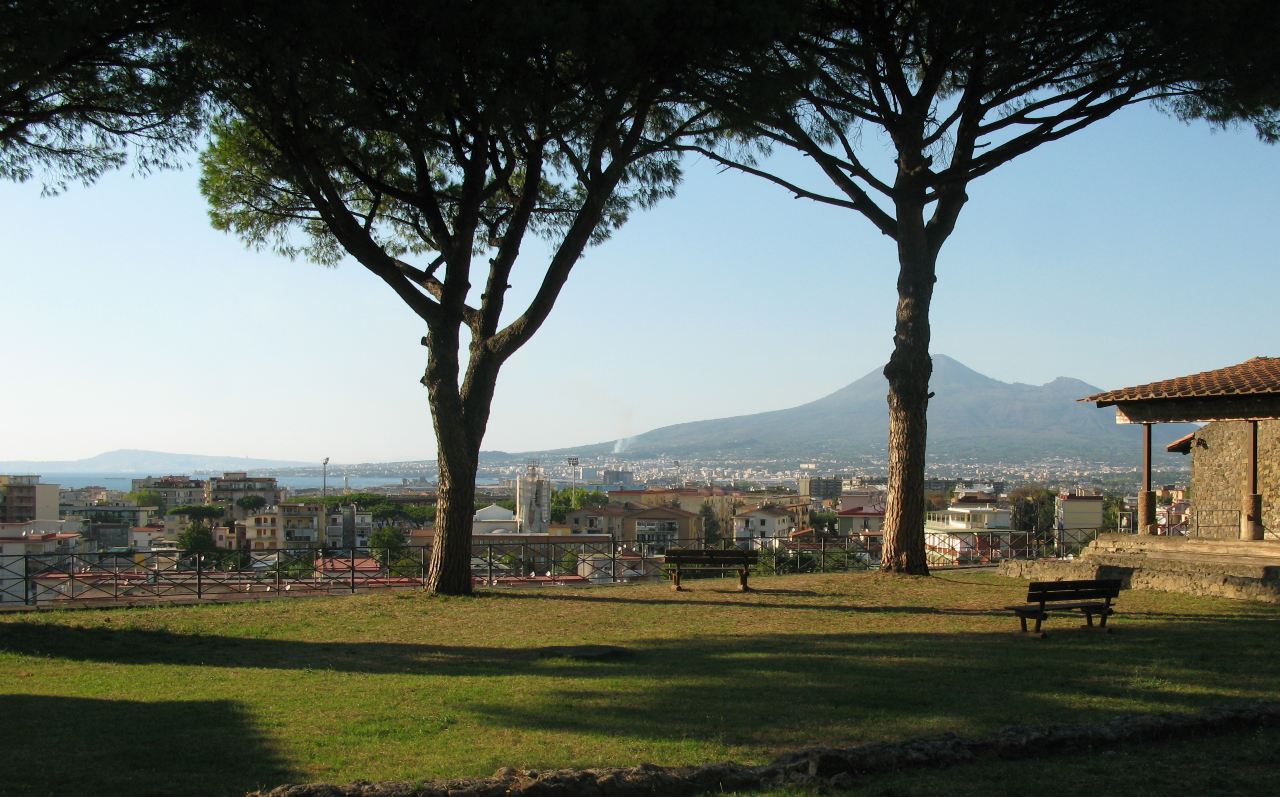 View from the Villa San Marco, Stabiae, to the Bay of Naples and Mount Vesuvius. (Photo: J. Powers