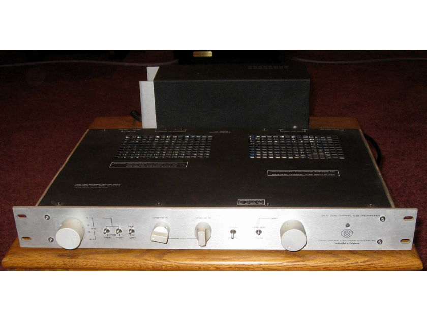 Counterpoint SA-5.1 high end preamplifier with outboard power supply