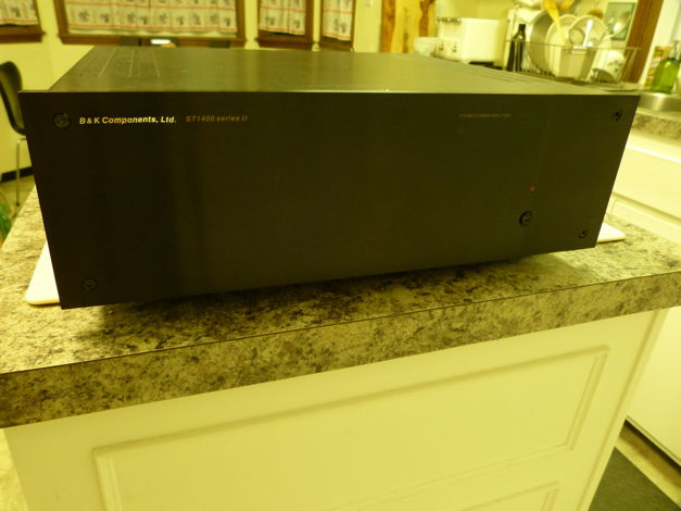 B&K Components ST-1400 mkII power amplifier