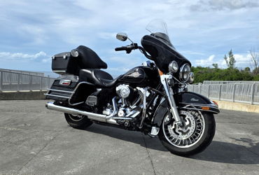 2013 HARLEY-DAVIDSON FLHTC ELECTRA GLIDE CLASSIC (VIVID BLACK) motorcycle for rent near Ruskin, FL