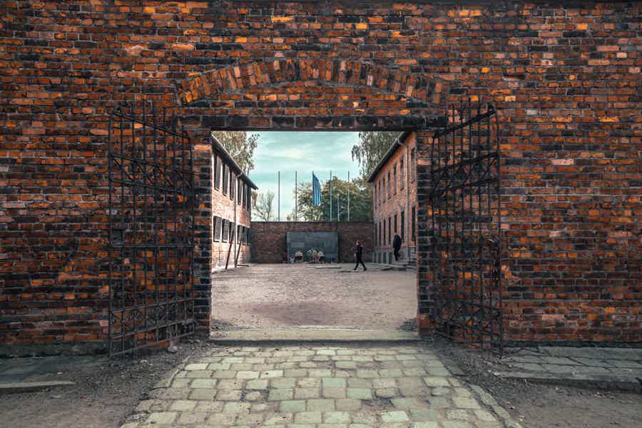 Auschwitz-Birkenau Guided Tour with Licensed Guide - photo 2