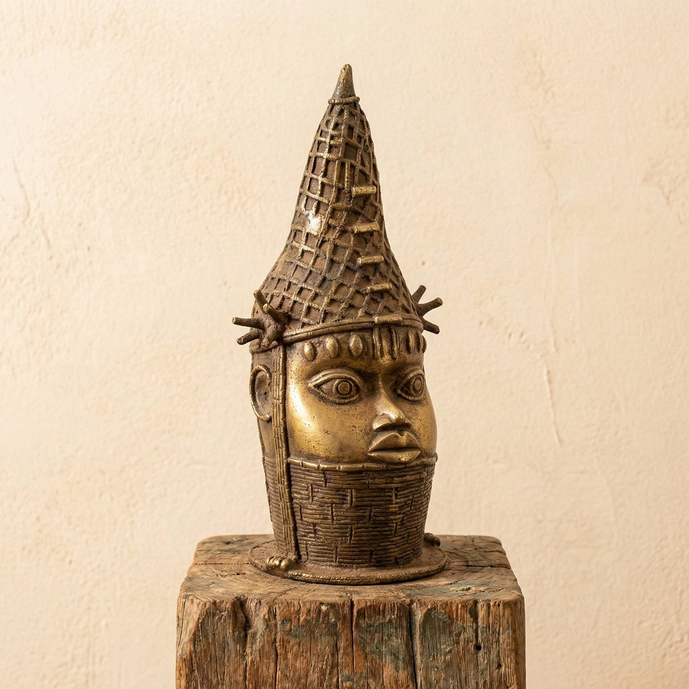 Benin bronze head and plaque sculpture 1