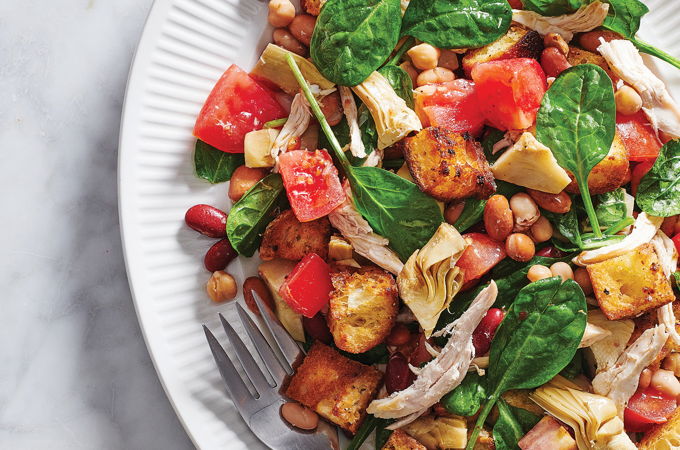 Salade panzanella aux légumineuses et au poulet