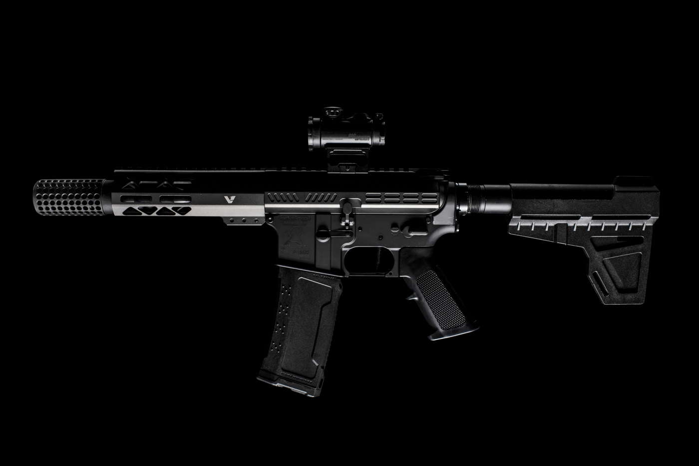 a slide show of rifles and pistols from several manufacturers.  mossberg, FN HERSTAL, COLT