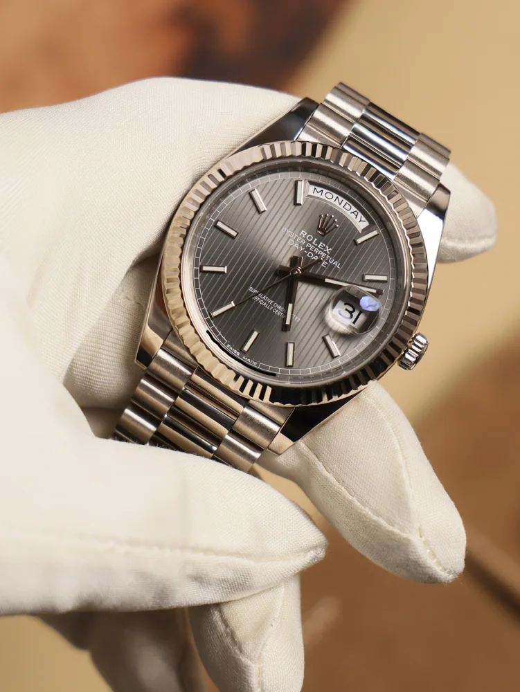 40 White Gold Motif Rhodium Dial, image 1