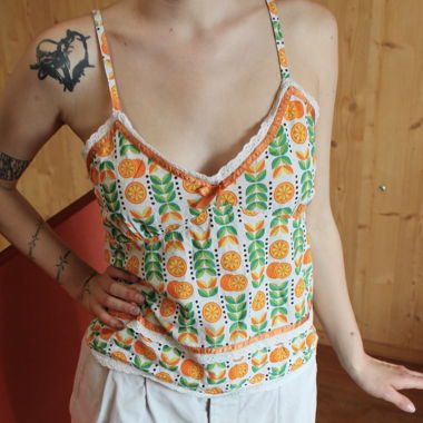 Fun top with oranges ! 