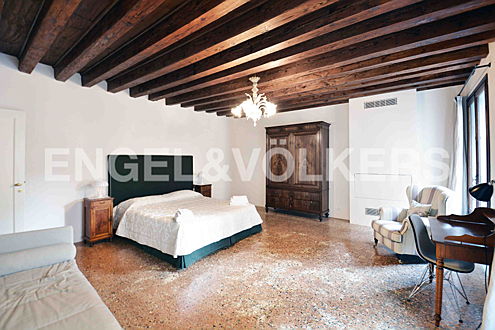  Venice
- charming-apartment-in-a-15th-century-palazzo (3).jpg