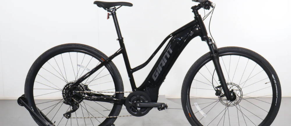 a black Giant Roam E+ STA front suspension electric bike