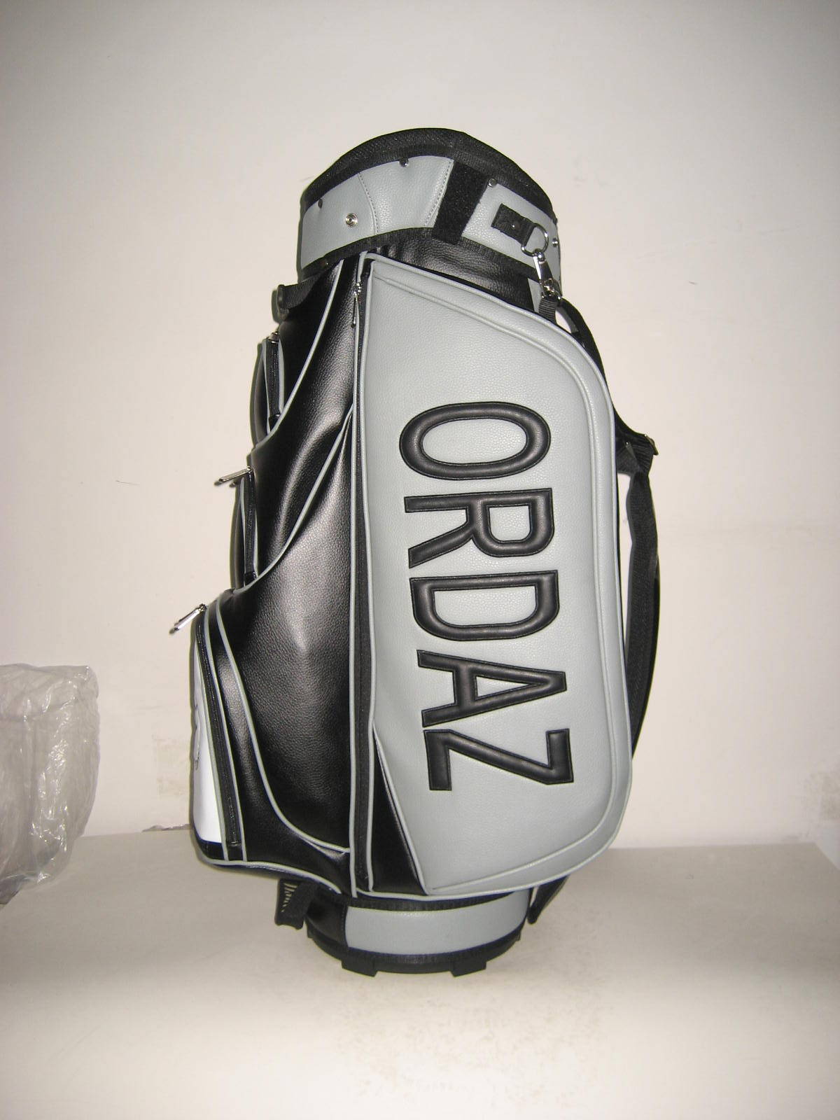 Customised football club golf bags by Golf Custom Bags 105