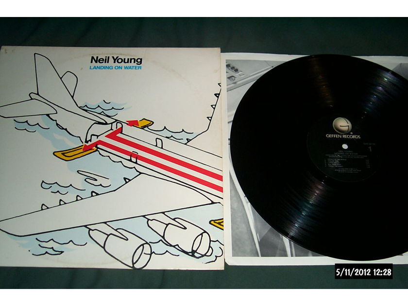 Neil Young - Landing On Water LP NM