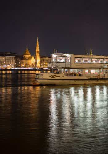 Comfortable cruising experience on a sightseeing boat