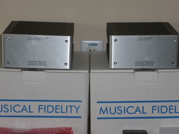 Musical Fidelity X-10 V3 Tube Buffer & X-10 PSU Power S...