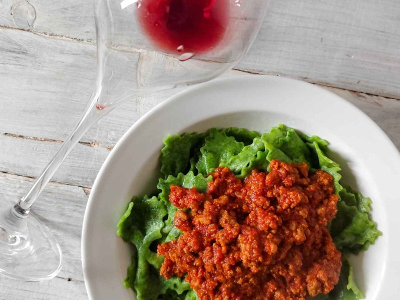 Cooking classes San Giovanni Lupatoto: Green farfalle pasta with ragù and Valpolicella wine